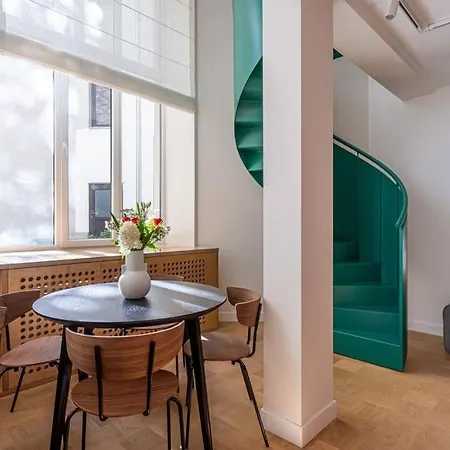Bright Designer Loft In The City Center *