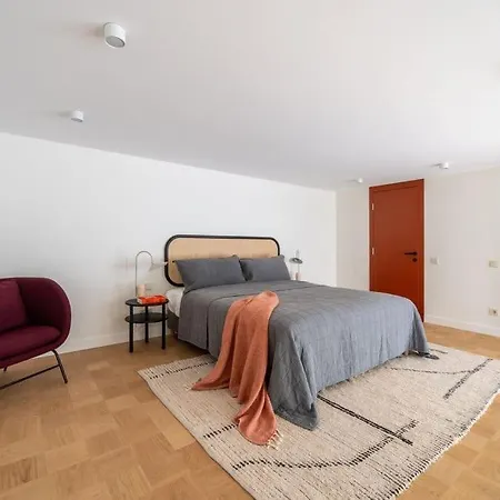 Bright Designer Loft In The City Center *